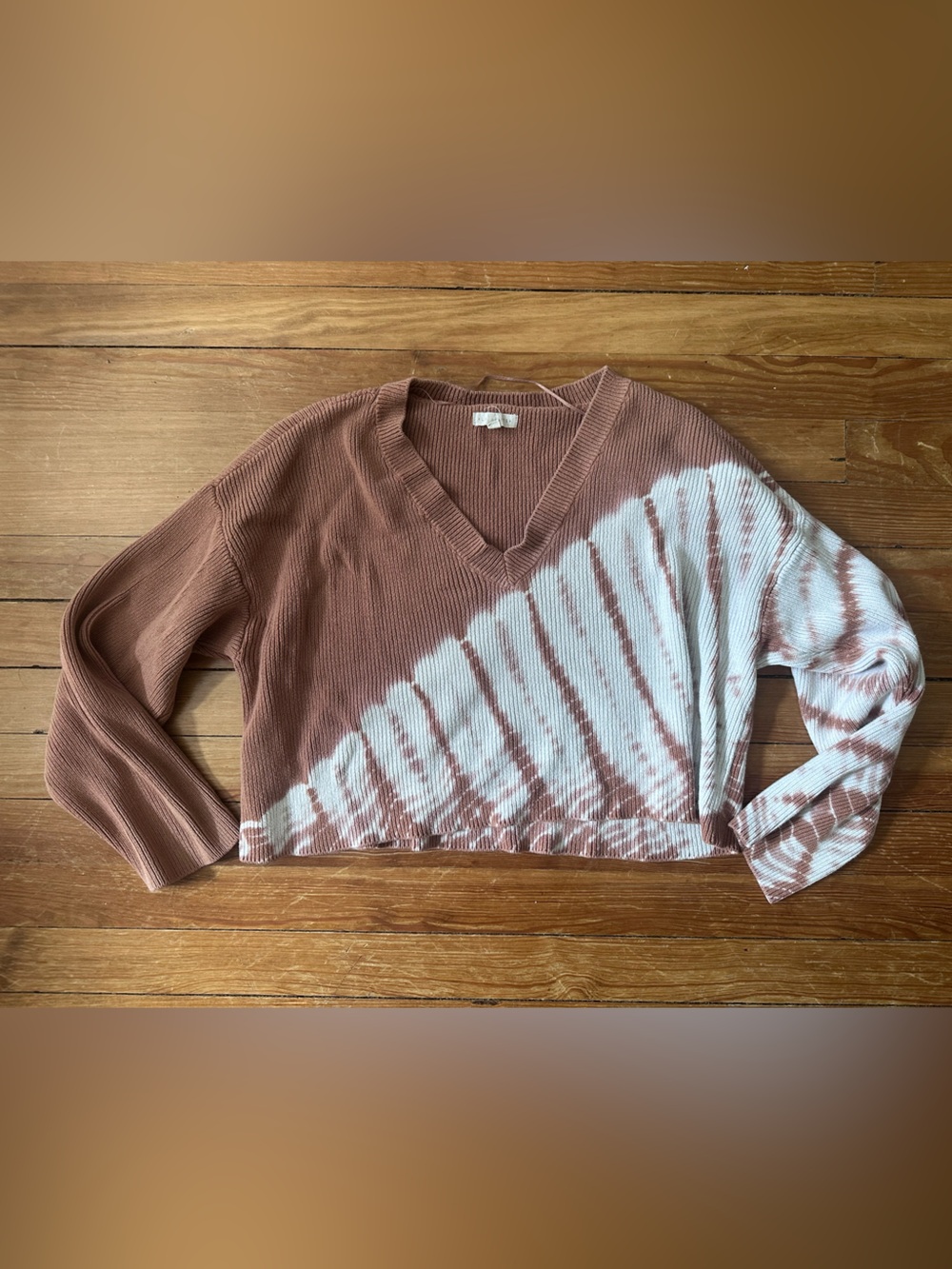 La Hearts Off-the-Shoulder Tie-Dye Sweater in Dusty Rose and White